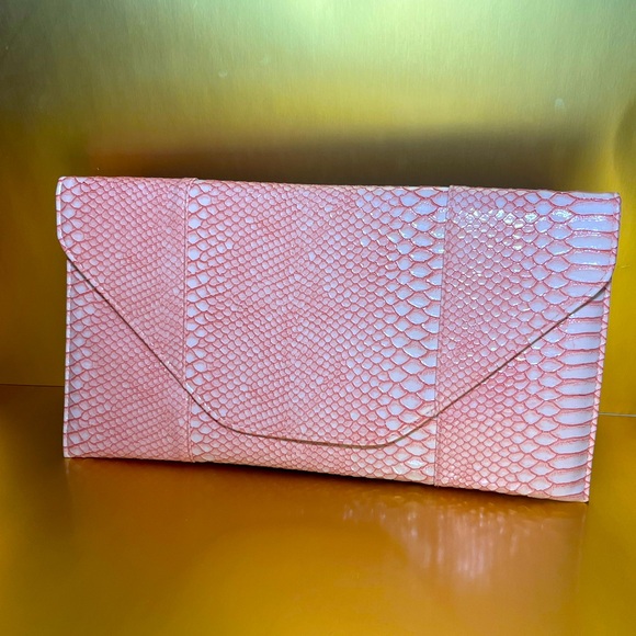 Versatile Clutch with Earring Bundle *Salmon Color 🍣 - Picture 2 of 4